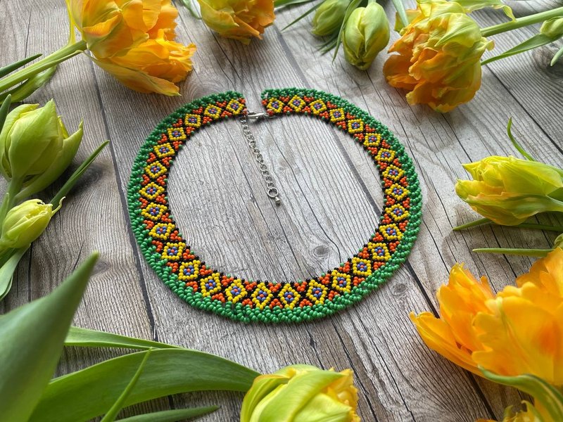 Green necklace in Ukrainian folk style Seed bead necklace Ethnic jewelry - สร้อยคอ - แก้ว สีเขียว