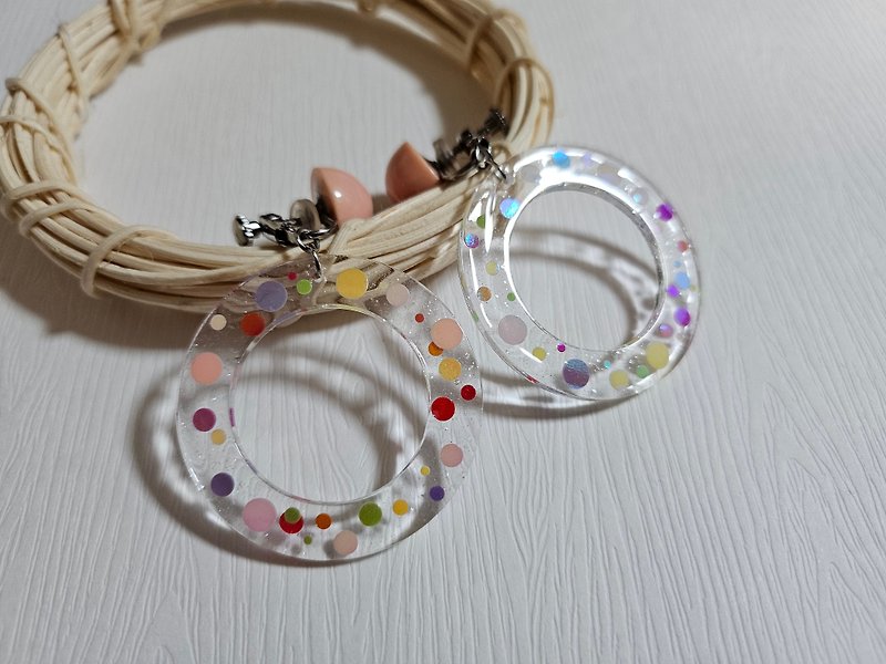 Original earrings colorful dots bright colorful cute atmosphere broken watch clip earrings - ต่างหู - เรซิน หลากหลายสี