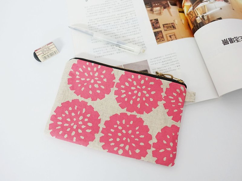 Screen printing clutch bag flower-Pink - Clutch Bags - Cotton & Hemp Pink