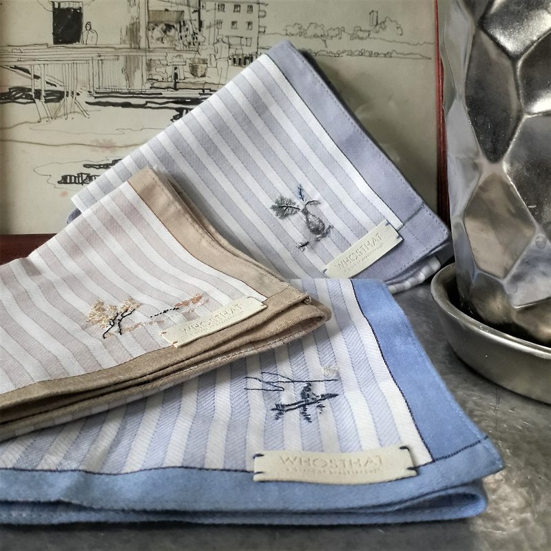 Hand embroidery pure cotton handkerchief . Free hand stitch - ผ้าเช็ดหน้า - ผ้าฝ้าย/ผ้าลินิน สีเทา