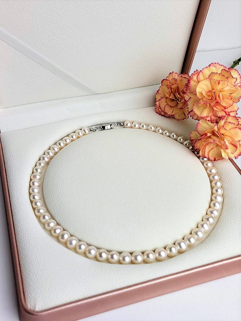 Gift box pearl necklace fashionable pearl chain gift full bead chain natural pearls / pearls - Necklaces - Pearl White