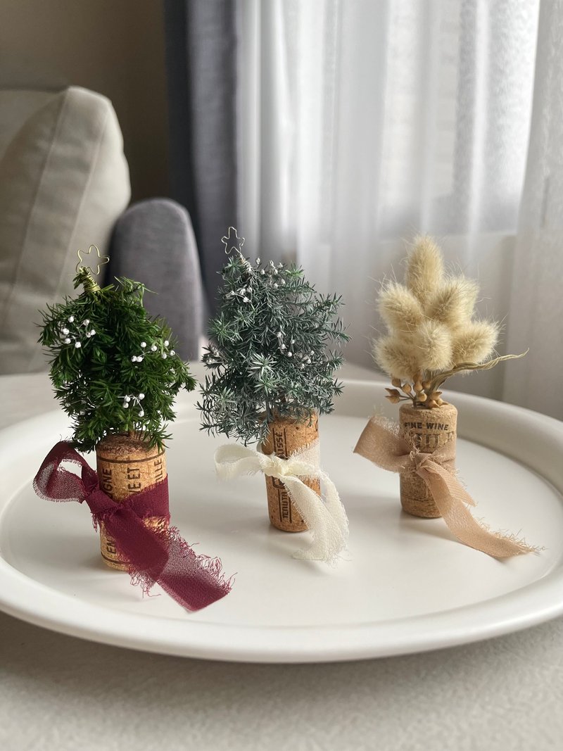 Mini flower cork magnet, wildflower-style, staying seasonal - Items for Display - Plants & Flowers Green