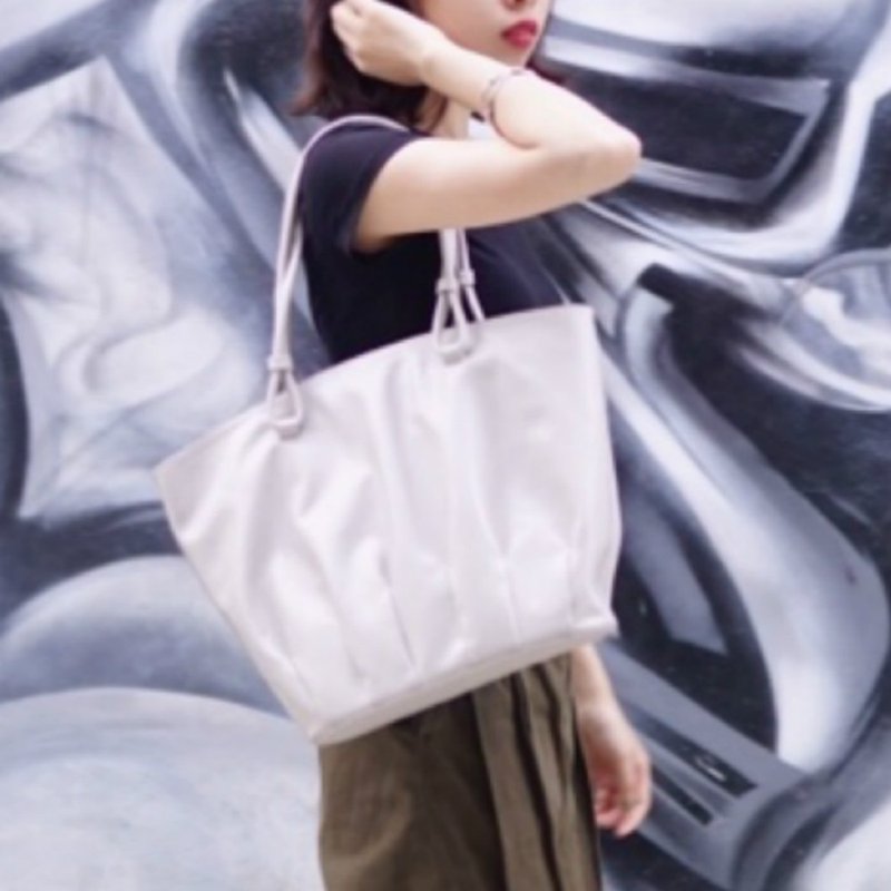 Shell Dance | Light Gray Pleated Shell Tote Bags Large-Size Shopping Bags Shoulder Bags Leather Top Cowhide Leather - กระเป๋าถือ - หนังแท้ สีเทา