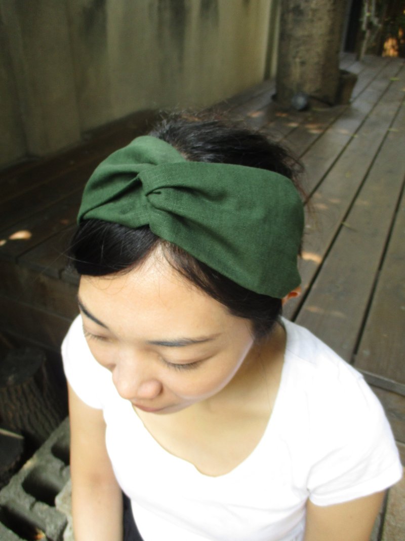 Cross hair band (elastic handmade)-plain dark green - เครื่องประดับผม - ผ้าฝ้าย/ผ้าลินิน สีเขียว
