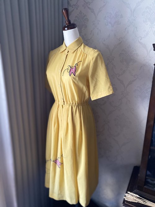 【藏私‧Collection】 黃色刺繡小旗幟古著洋裝日本製