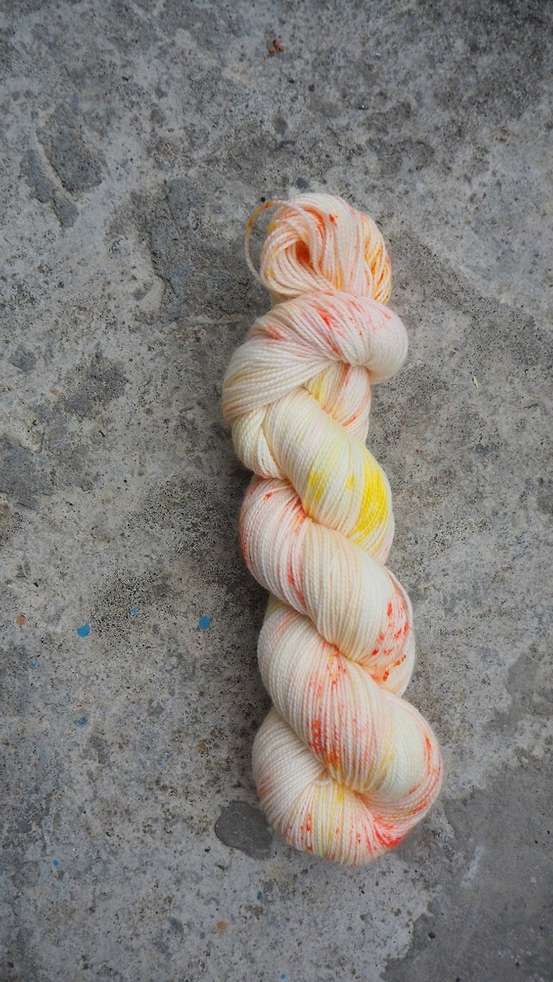 手染線。小太陽 (Sock yarn) - 編織/羊毛氈/布藝 - 羊毛 