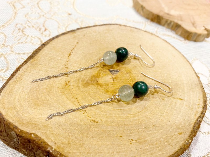 [Into the Deep Forest] Stone x Green Strawberry Crystal Dangle Earrings - Earrings & Clip-ons - Crystal 