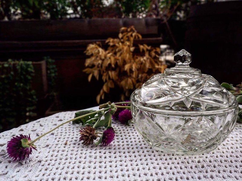 古董切割玻璃罐含蓋（JS） - 裝飾/擺設  - 玻璃 白色