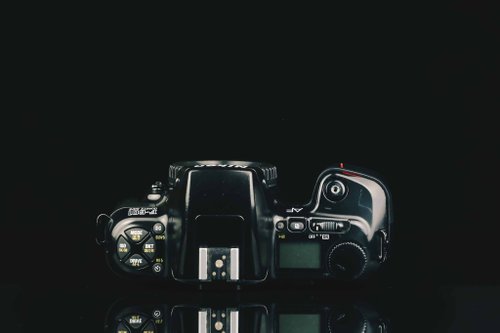 Nikon F-601 フィルムカメラ バッグ付 Nikon F-601 QUARTZ DATE 一眼レフ フィルムカメラ - メルカリ