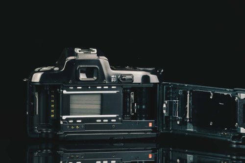 Nikon F-601 フィルムカメラ バッグ付 Nikon F-601・F-601QD・F-601M 詳細仕様 （By キンタロウ）