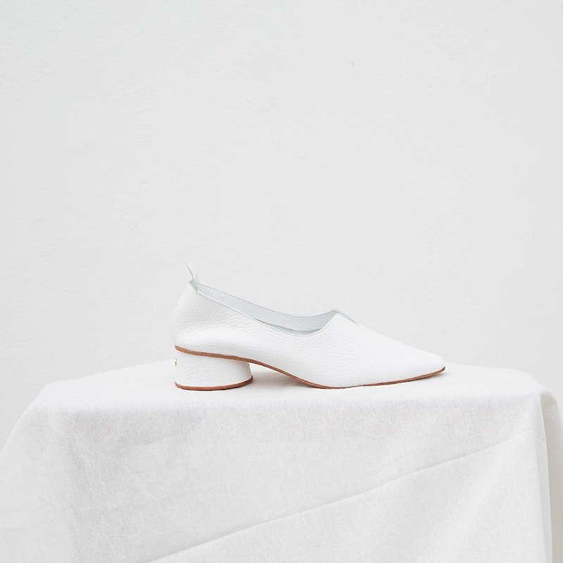 0.3 THE ARCH HEEL / WHITE - รองเท้าลำลองผู้หญิง - หนังแท้ ขาว