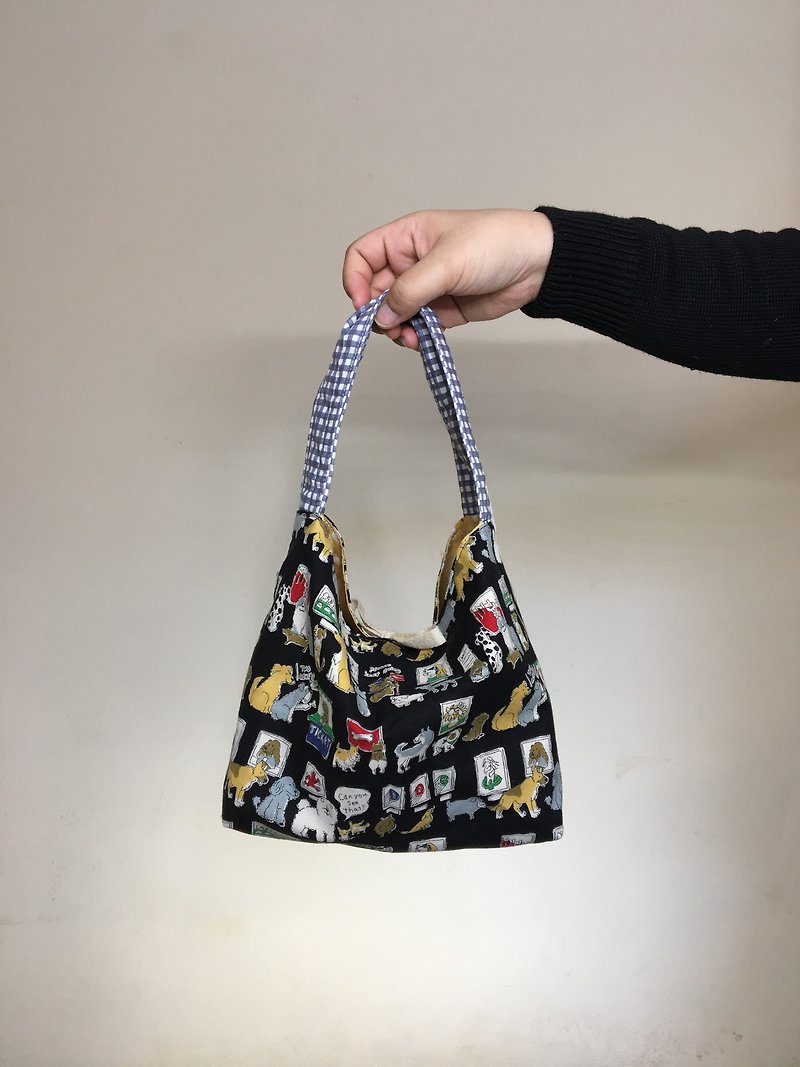 My-Mom-Made mini reversible hobo handbag with overall dogs graphic - 其他 - 棉．麻 黑色