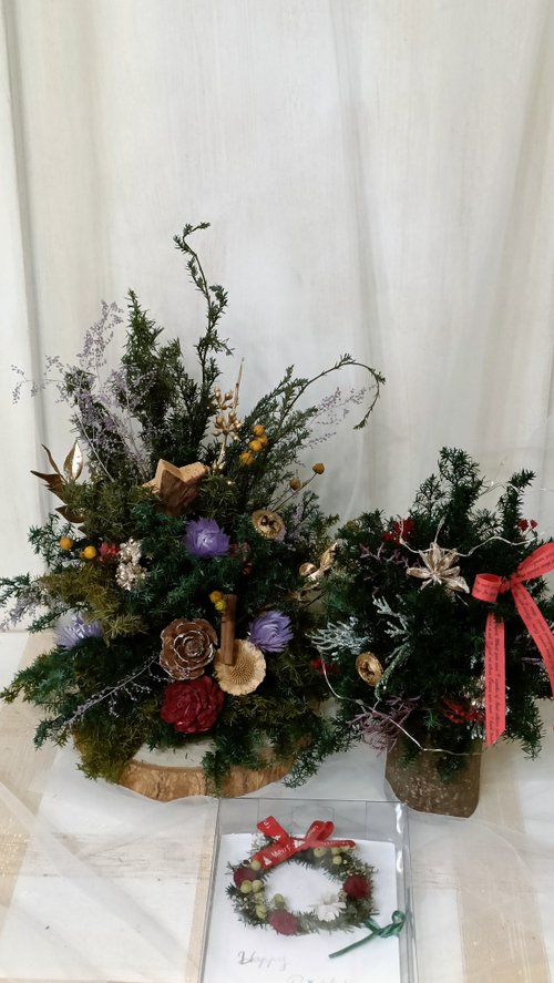 Kinki 手作Studio 教學影片區 聖誕節聖誕佈置花禮 永生雪松聖誕木頭桌花 花材另購