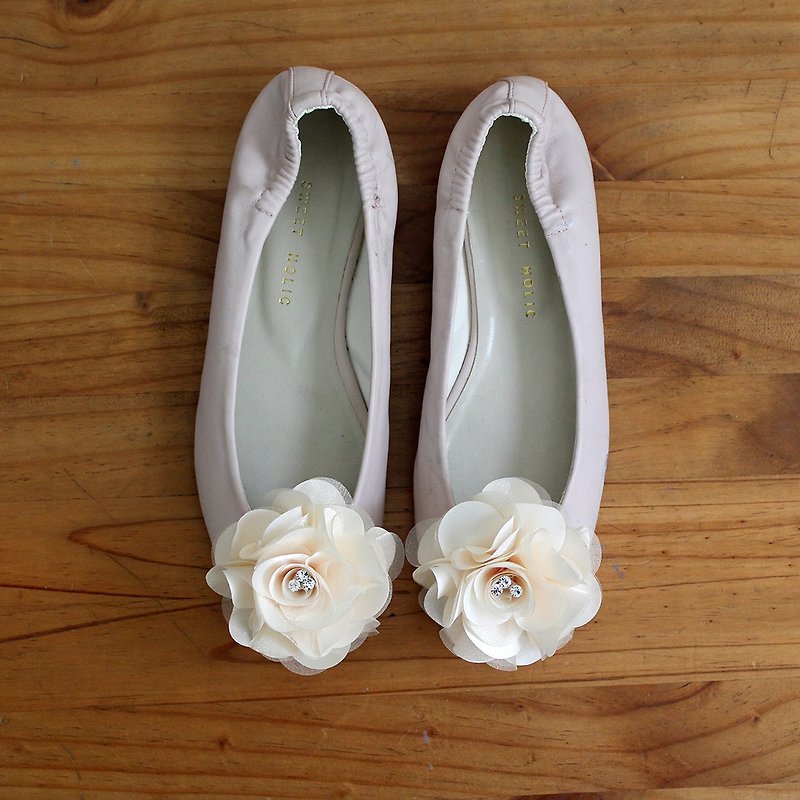 Decorative Yellow flower Bridal Shoe Clips  for Wedding Party - 鞋墊/周邊 - 其他材質 黃色