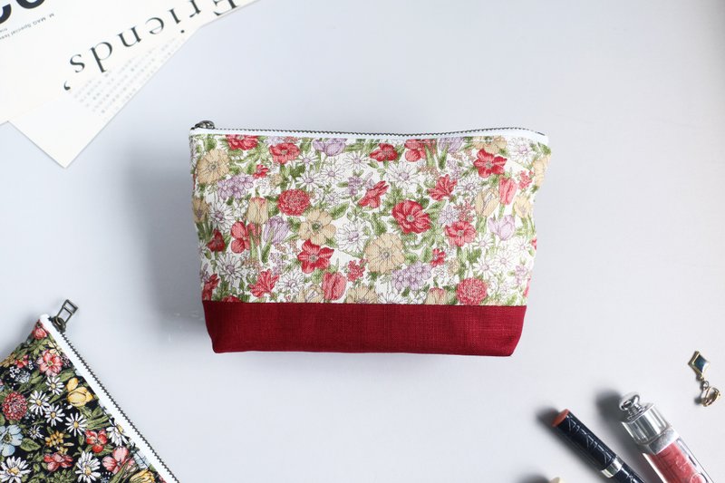 [Flower World] Cosmetic Bag-Red / YKK Zipper / Clutch Storage Bag Universal Sundries Bag - Toiletry Bags & Pouches - Cotton & Hemp Red