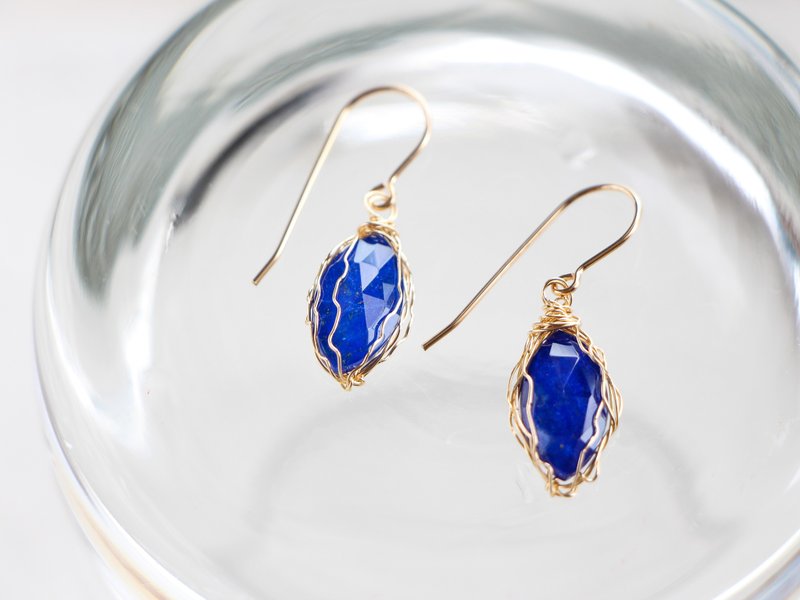 14kgf- lapis lazuli wave wrap pierced earrings /can change to clip-on - 耳環/耳夾/耳骨夾 - 其他金屬 藍色