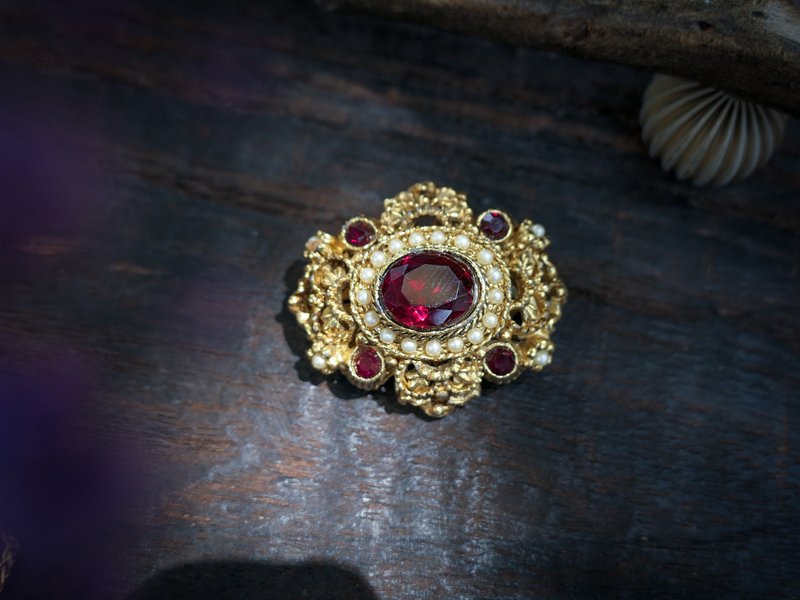 捷克紅寶珍珠色系胸針—歐洲古董首飾 Vintage Jewelry - 胸針 - 其他金屬 