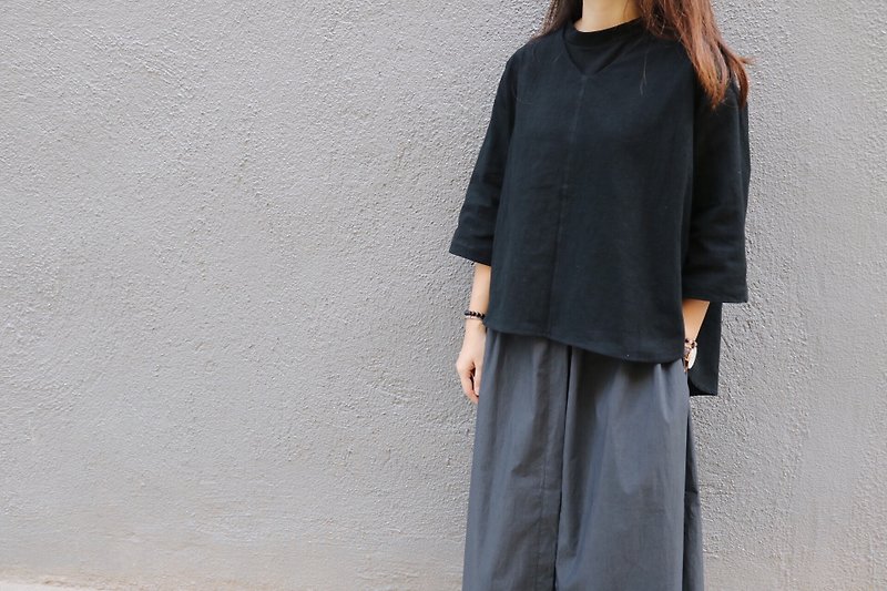 Homemade / v-neck blouse - black - เสื้อผู้หญิง - ผ้าฝ้าย/ผ้าลินิน สีดำ