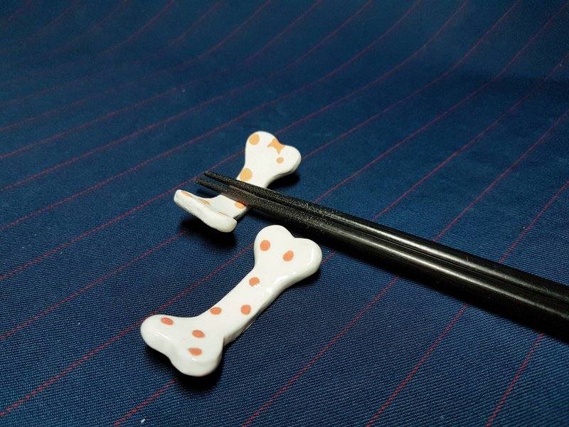 InjoyPet hand-made series-a dog bone chopstick rest - Chopsticks - Pottery 