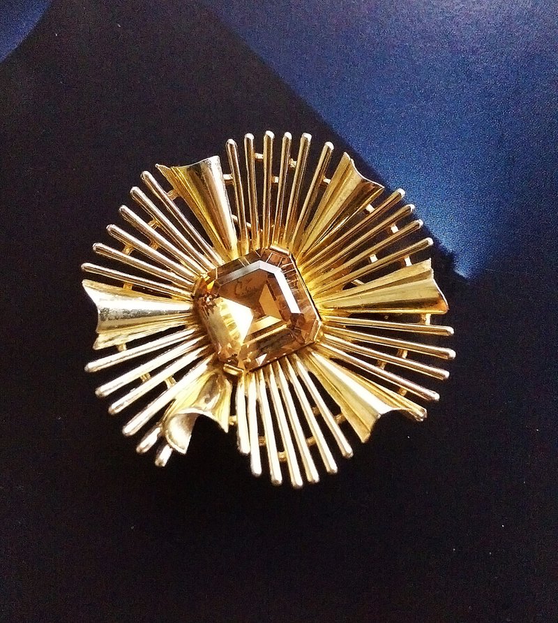 Vintage Jewelry 西洋古董飾品 TRIFARI 金色調 幾何放射 別針 - 徽章/別針 - 其他金屬 金色