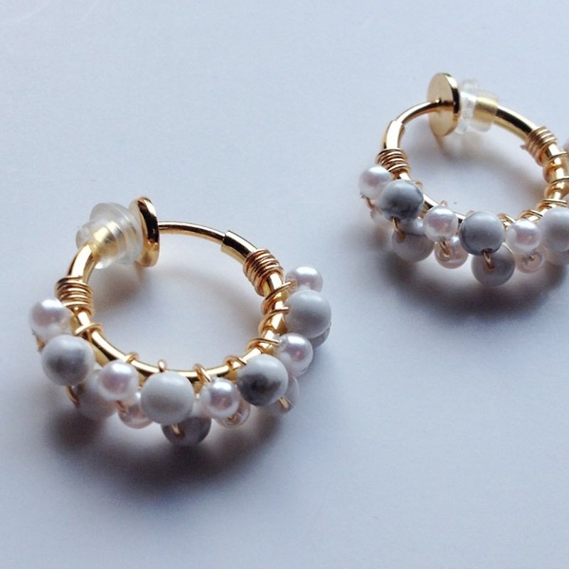 Howlite and vintage pearl hoop earrings - ต่างหู - เครื่องเพชรพลอย ขาว