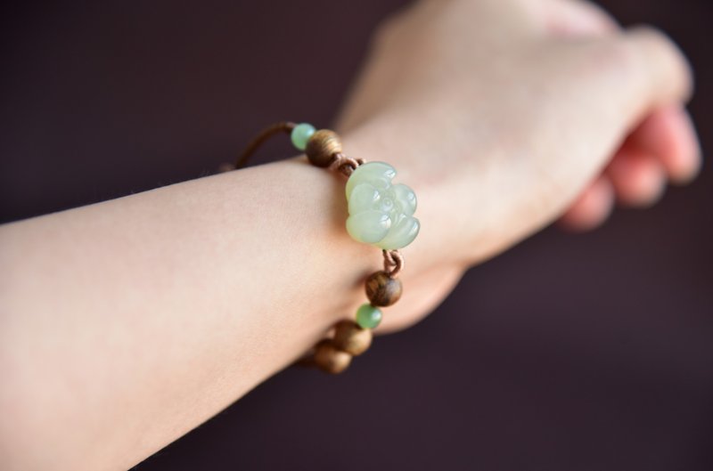 【不染】天然和田玉青海料晴水雕刻蓮花99沉沉香圓珠手鏈手繩 - 手鍊/手環 - 玉石 綠色