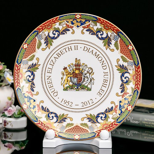 擎上閣裝飾藝術 英國製Royal Worcester皇家盛典2012女王細緻骨瓷裝飾盤掛盤