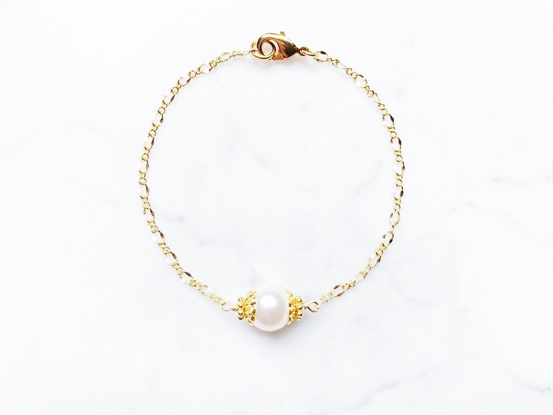 ::Antique Yangxing :: Classic Pearl Fine Bracelet - สร้อยข้อมือ - โลหะ 