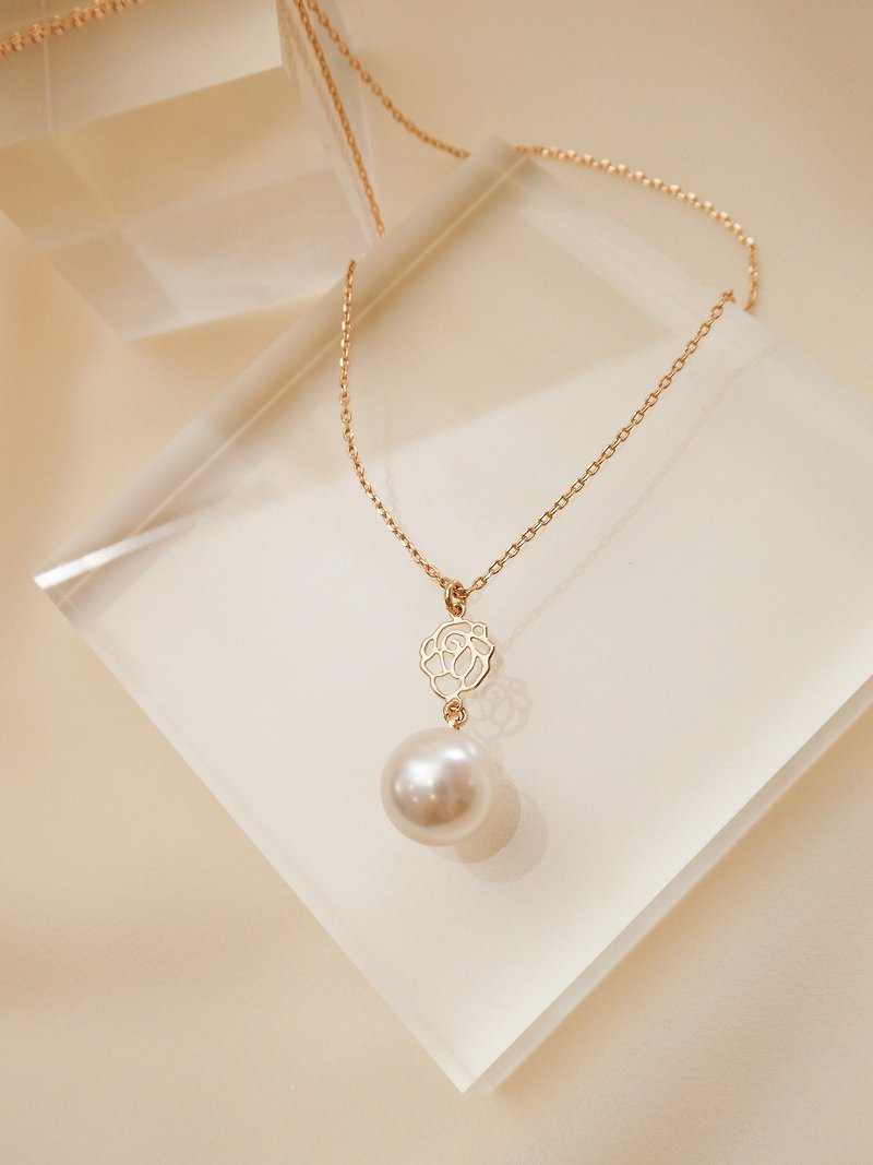 La Rose pearl necklace classic rose series - สร้อยคอ - ทองแดงทองเหลือง สีทอง