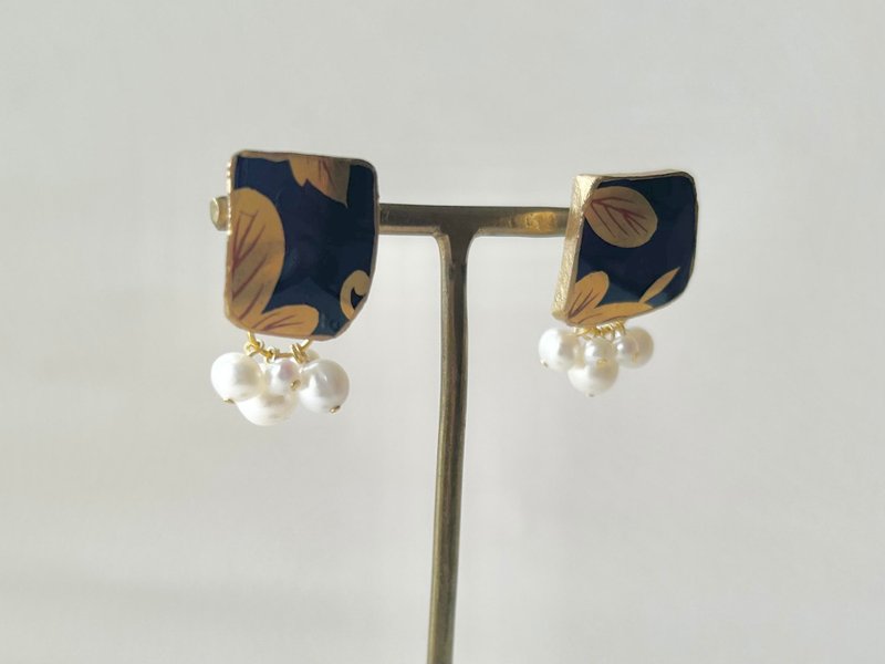 有田焼 　金継ぎ　サージカルステンレスピアス　金色　リーフ柄　淡水パール　天然石　伝統工芸　No.240 - 耳環/耳夾/耳骨夾 - 陶 金色