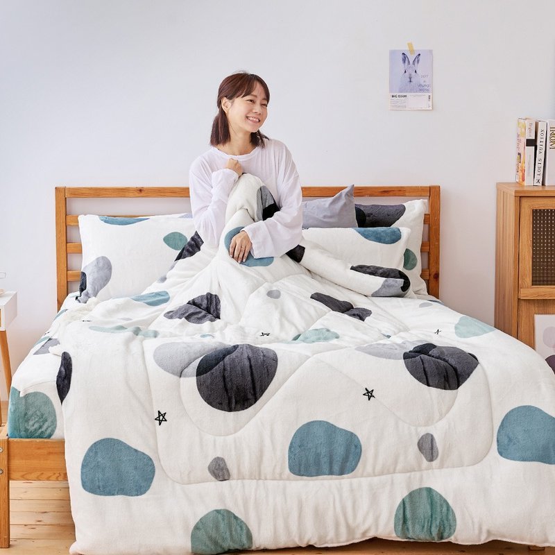 Quilt/Heat-Fi/Flannel Warm Quilt/Manying Shuiyu - ผ้าห่ม - วัสดุอื่นๆ หลากหลายสี