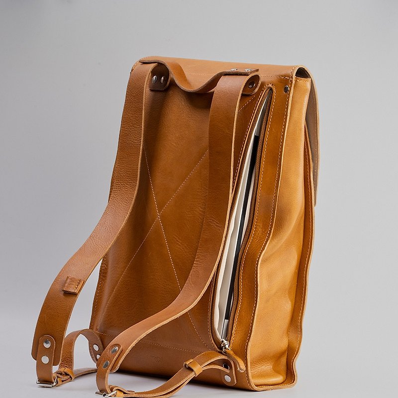 Leather laptop backpack in Tan color handcrafted from Italian full-grain leather - Backpacks - Other Materials Orange
