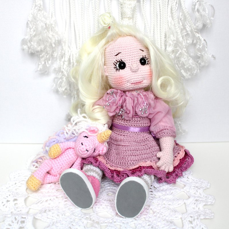 Personalized stuffed doll and unicorn Handmade doll clothes gift for girl - ของเล่นเด็ก - วัสดุอื่นๆ สึชมพู