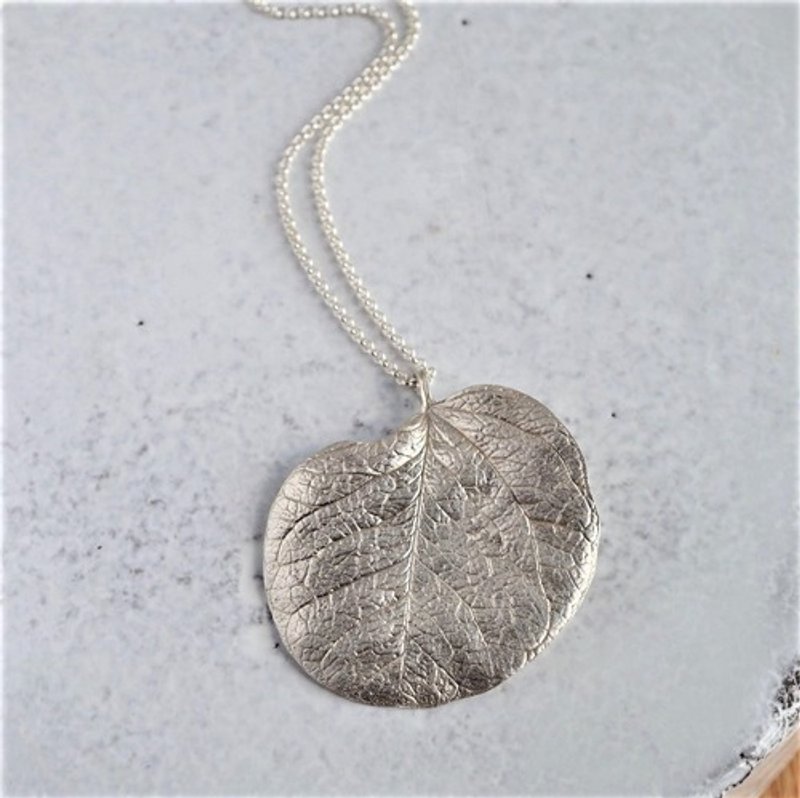 Eucalyptus leaf necklace {P073SV} - สร้อยคอ - โลหะ 