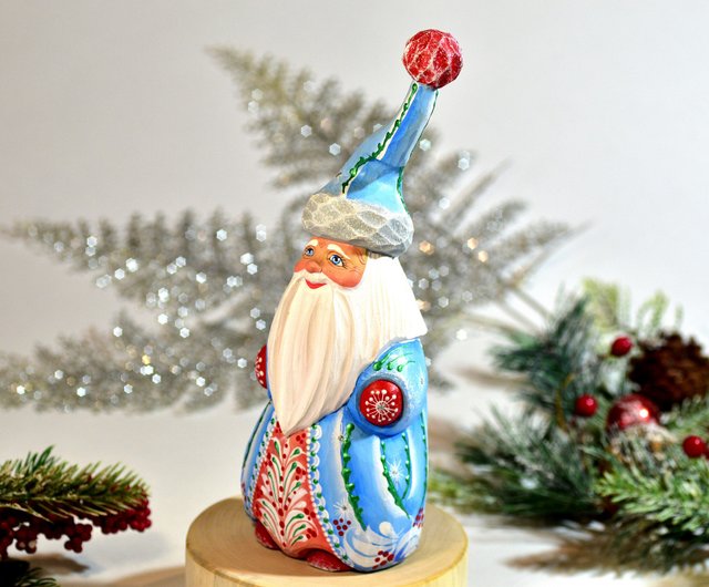 サンタクロース置物　ロシア　木彫り ロシアの塗られたサンタ、水色のサンタクロース、手彫りのロシアの