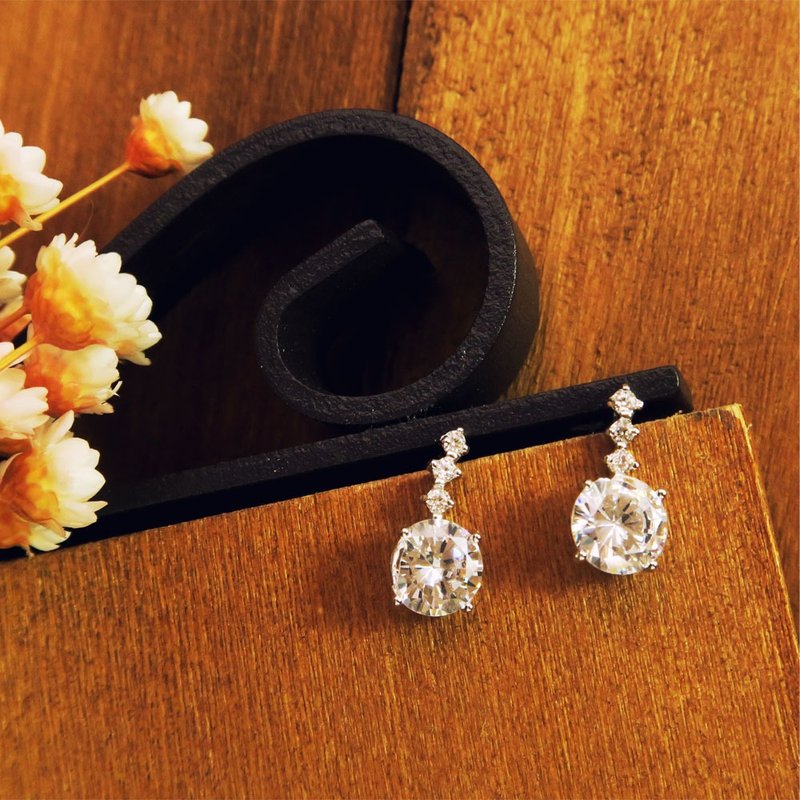 Praise of Light Small Diamond 925 Sterling Silver Earrings White K Gold Girls Earrings - ต่างหู - เงินแท้ สีเงิน