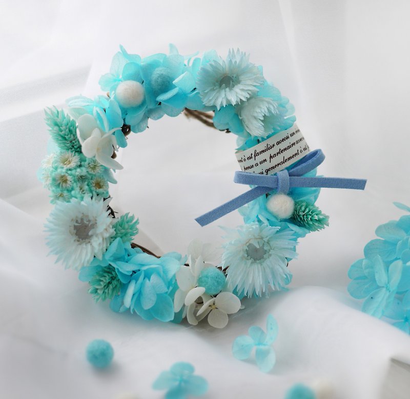 Woolen felt ball wreath - blue - ช่อดอกไม้แห้ง - พืช/ดอกไม้ สีน้ำเงิน