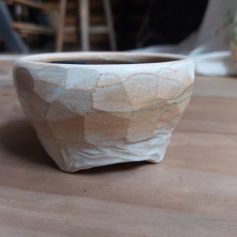 幾何紋理四足陶皿-手工切削陶 - 擺飾/家飾品 - 陶 金色