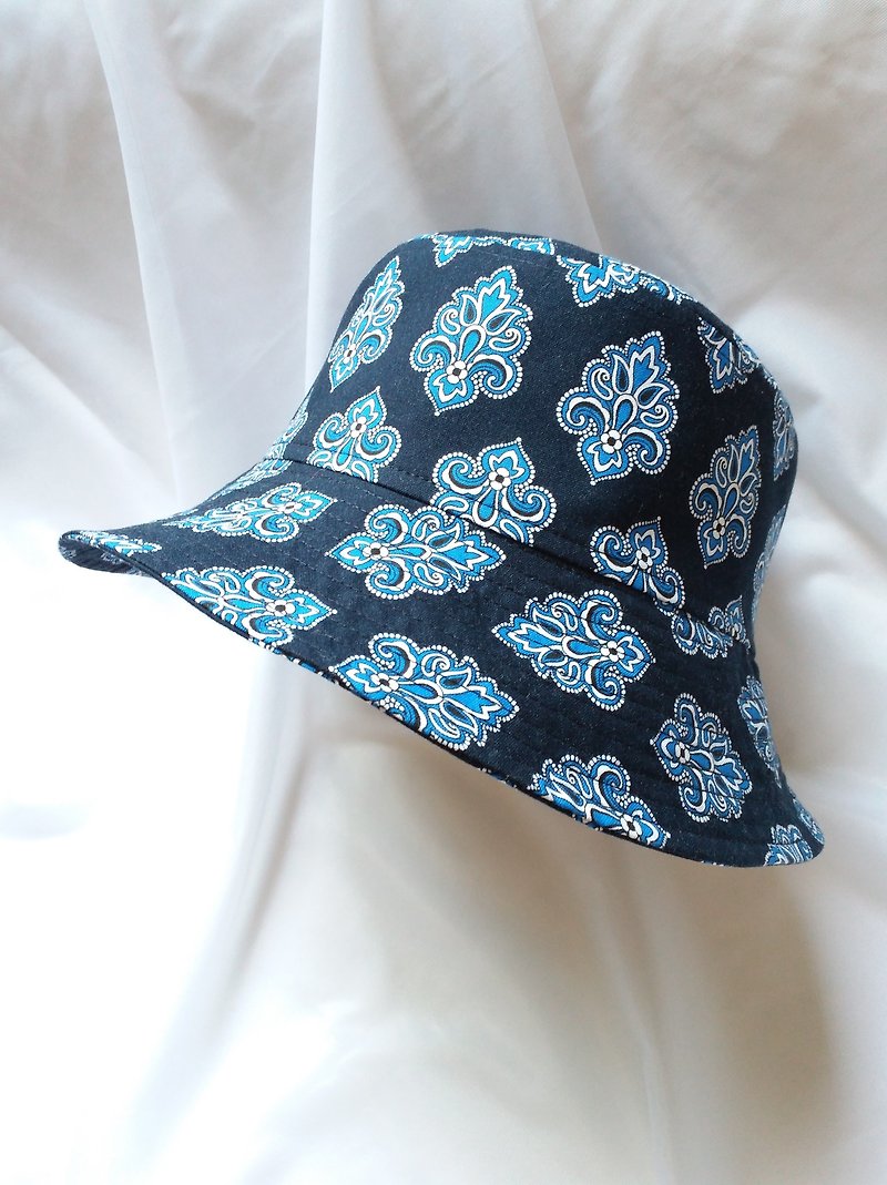 個性藍底花紋漁夫帽 - 帽子 - 棉．麻 藍色
