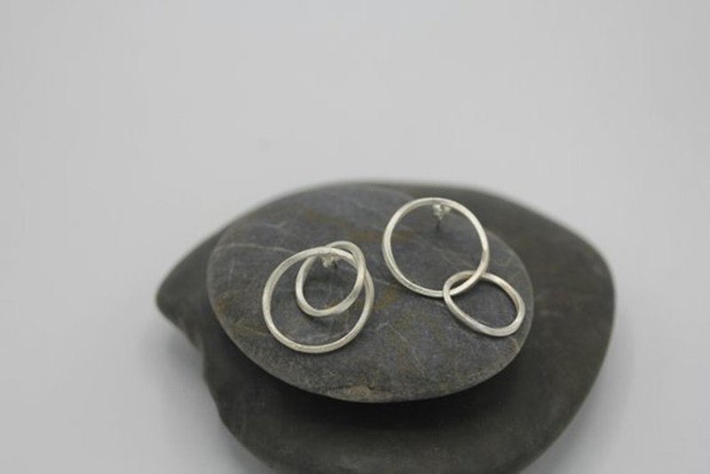 Handmade silver interlocked adjustable oval loops earrings (E0167A)