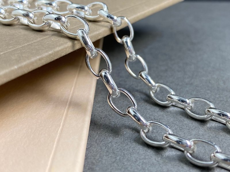 [Half acre of light] Thick oval chain type (single chain) - Necklaces - Silver Silver