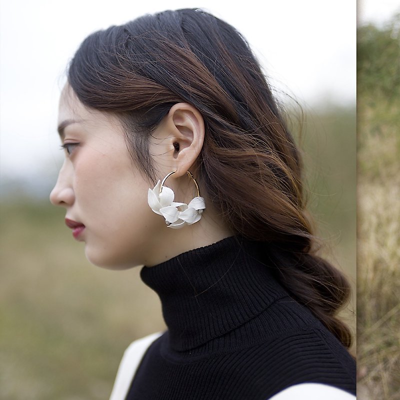 Earrings female big earrings white original design atmospheric earrings - Earrings & Clip-ons - Silk 