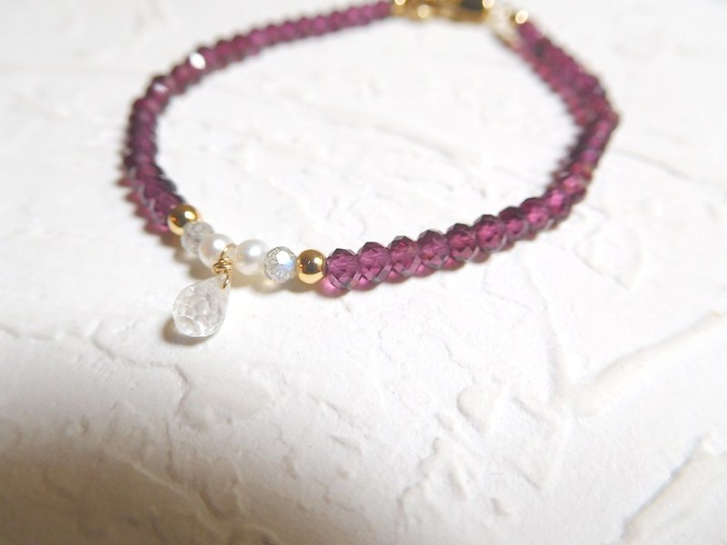 Pure moonstone bracelet garnet drop - Bracelets - Gemstone Red