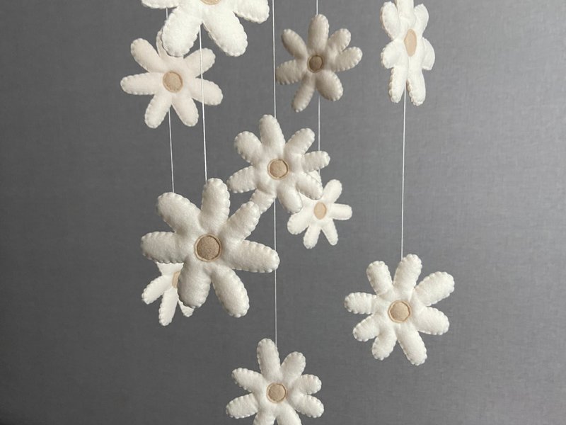 Baby mobile girl, Crib mobile daisy, Flower baby mobile, Mobile for nursery - 彌月禮盒 - 其他材質 白色