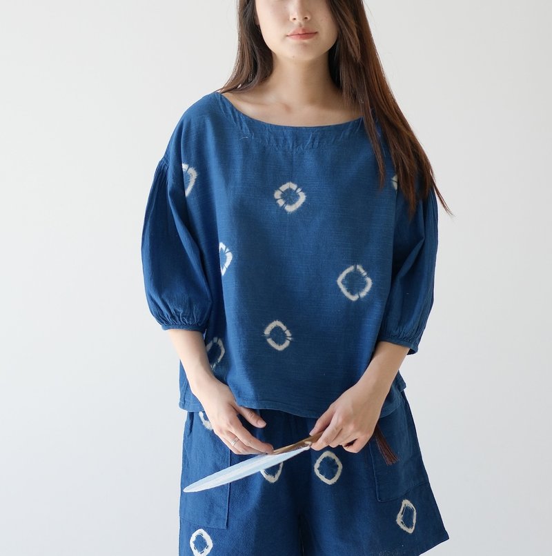 【棉質手工藍染】大圓領七分袖上衣三色 - 女上衣/長袖上衣 - 棉．麻 藍色