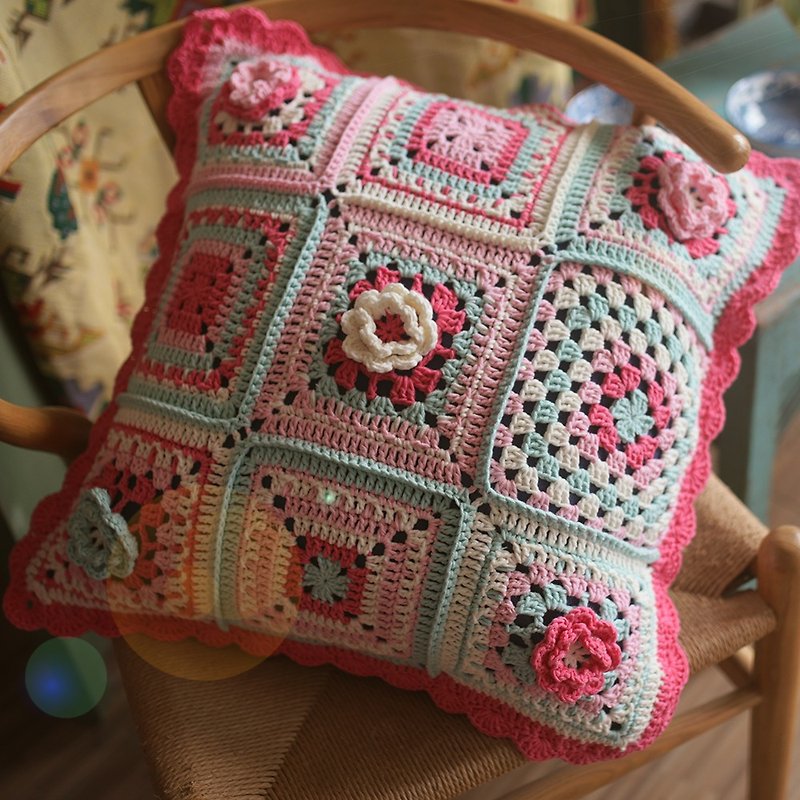 Manual retro forest series handmade crocheted checkered antique blanket princess pillow - หมอน - ผ้าฝ้าย/ผ้าลินิน 
