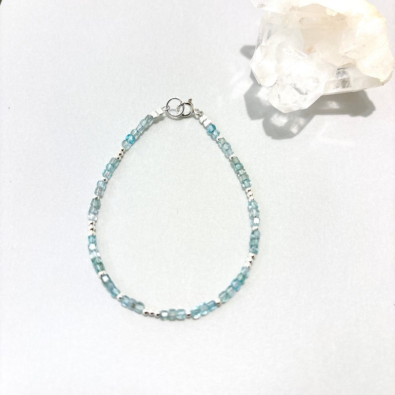 Ops Apatite Silver Handmade Gemstones bracelet - สร้อยข้อมือ - เครื่องเพชรพลอย สีเขียว