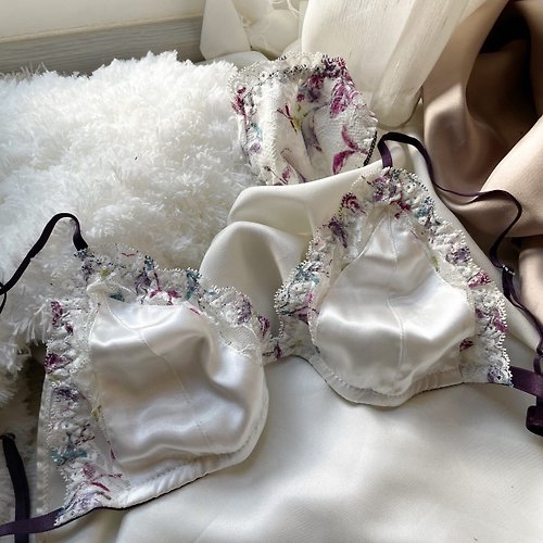 Set of satin lace with lining (bra + panties), white, navy pattern - Shop  brababa-lace Women's Underwear - Pinkoi