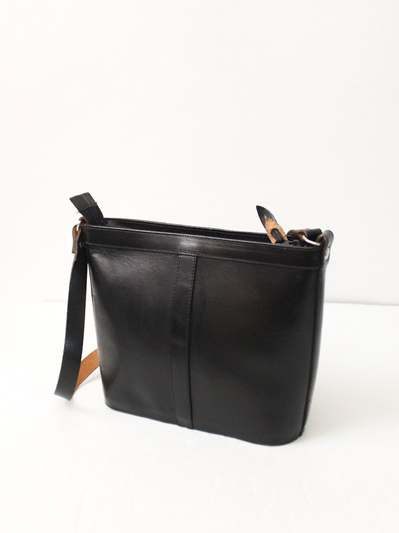 70s復古挺版黑色真皮側背包歐洲古董包European Vintage Bag - 側背包/斜孭袋 - 真皮 黑色