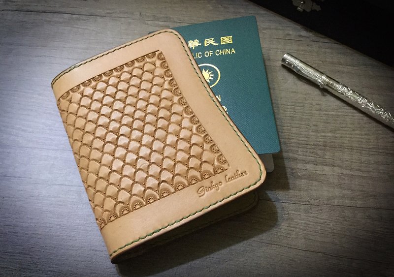 APEE leather handmade ~ leather carving passport cover ~ shell pattern - ที่เก็บพาสปอร์ต - หนังแท้ 